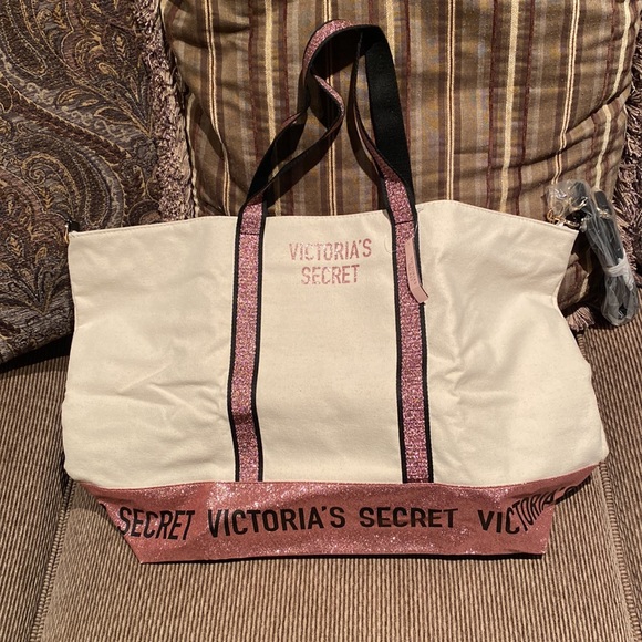 Victoria’s Secret Weekender bag NWT - Picture 2 of 2